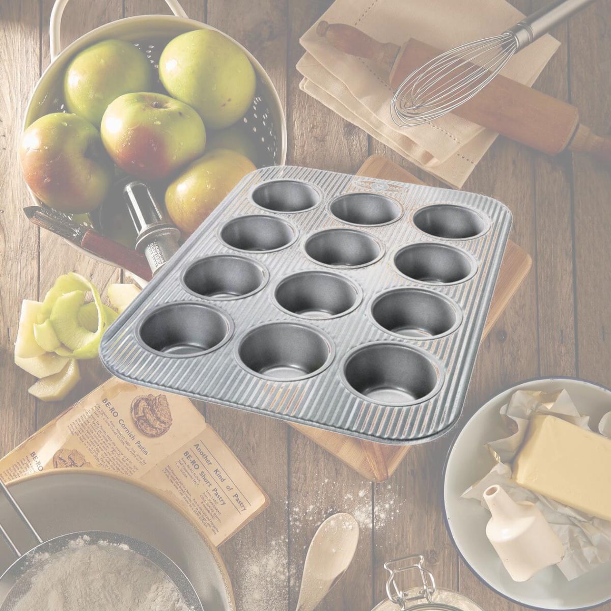 Picture of USA Pan 6406920 1.37 x 15.75 x 11.12 in. USA Pan 12 Cups Steel Metallic Muffin Pan 