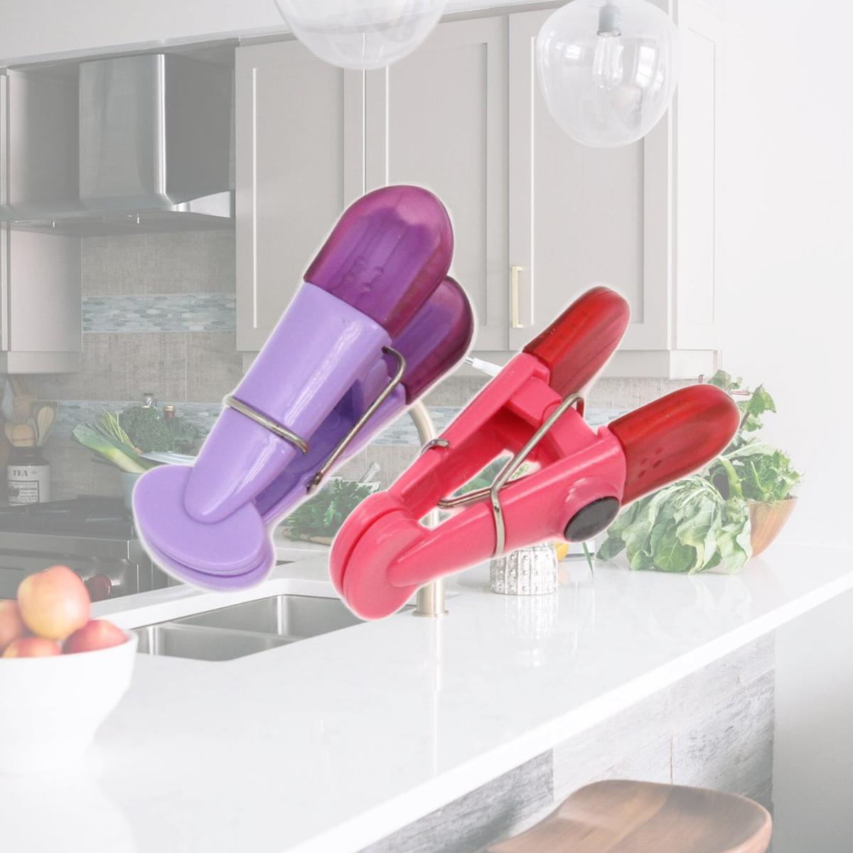 Picture of Chef Craft 6214357 Chef Craft Plastic Magnetic Clips, Assorted Colors - 2 Piece