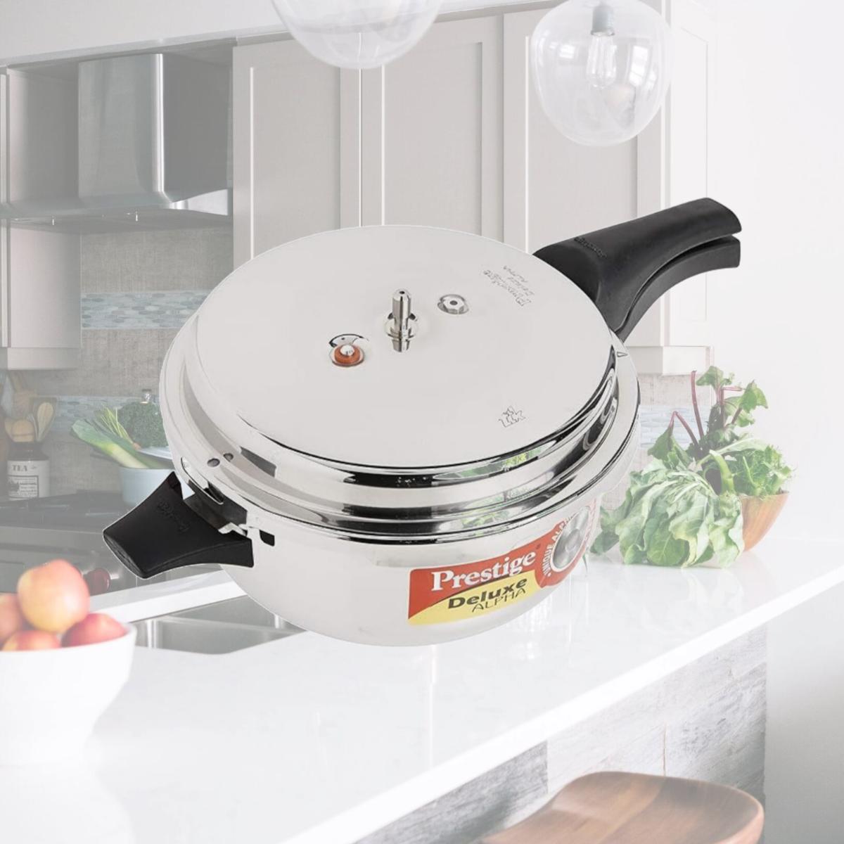Picture of Hawkins PDSSDPP5 Deluxe Stainless Steel Deep Pressure Pan - 5 Litres