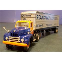 Fir19-2613 Roadway Express - 1959 International Rf200 With 30 Trailer Toys - Produced In 2010, 14 Years Above