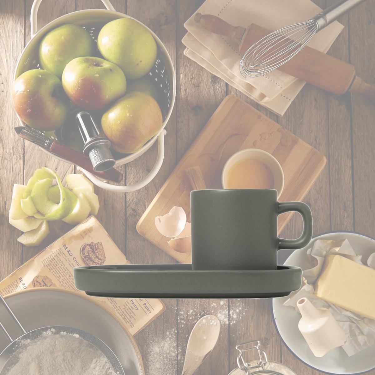 Picture of Blomus 63972 Pilar Espresso Cups with Trays, Pewter