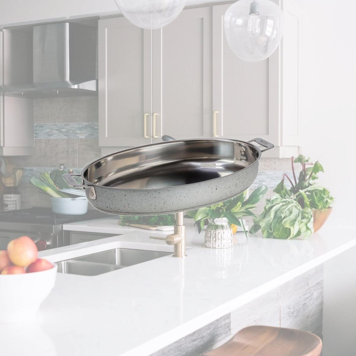 Picture of Bon Chef 60018STARLIGHT 4 qt Hotstone Starlight Cucina Oval Augratin - Induction Bottom