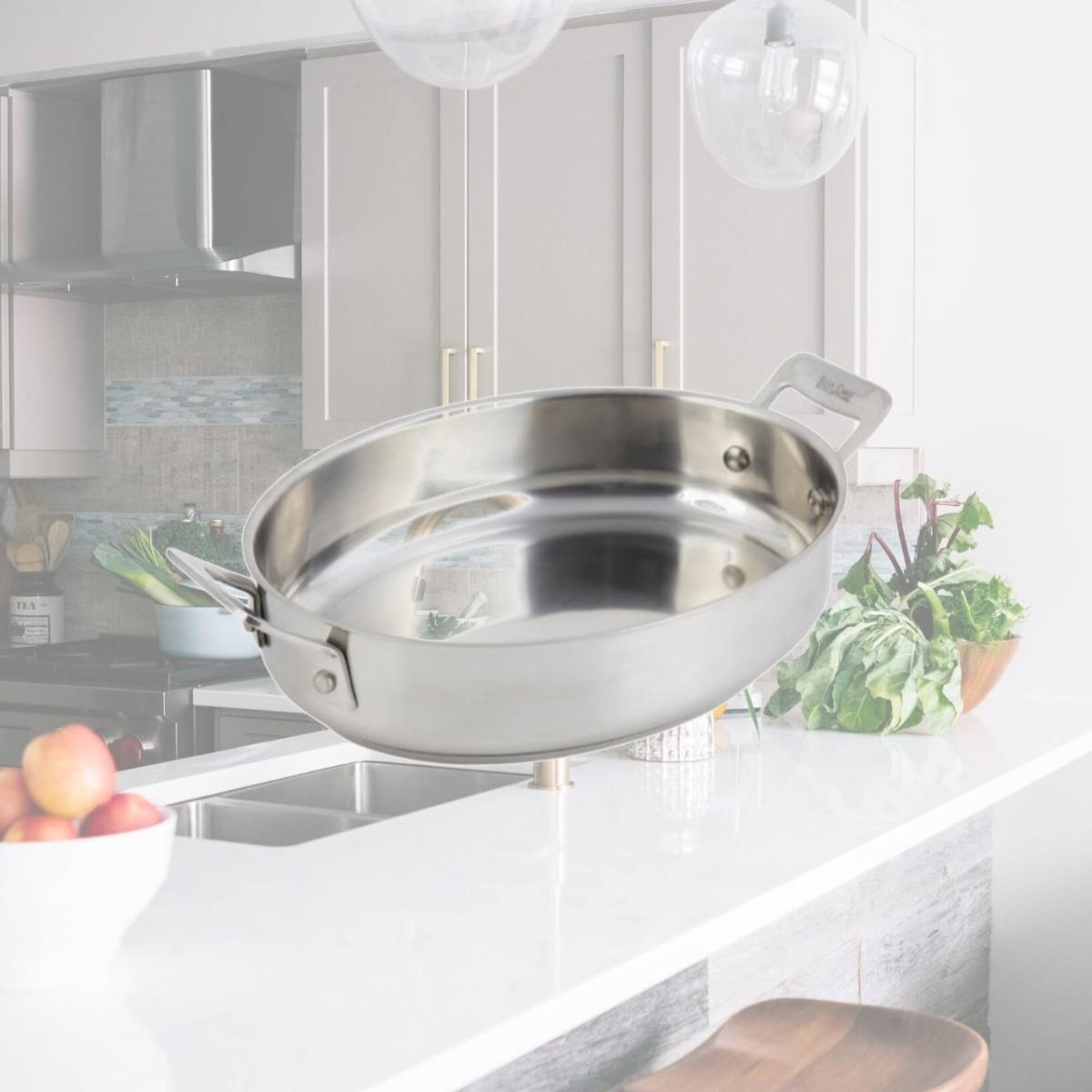 Picture of Bon Chef 60019 9.62 x 7.68 x 2.25 in. Cucina Oval Augratin & Induction Bottom, 48 oz