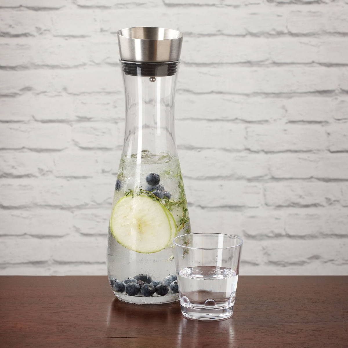 Picture of Winco GL-CRF-40 40 oz - 41 oz Rim-Full, 4.5 in. Dia. Glass Decanter with Dripless Lid, 12.5 in. Tall - Each 12