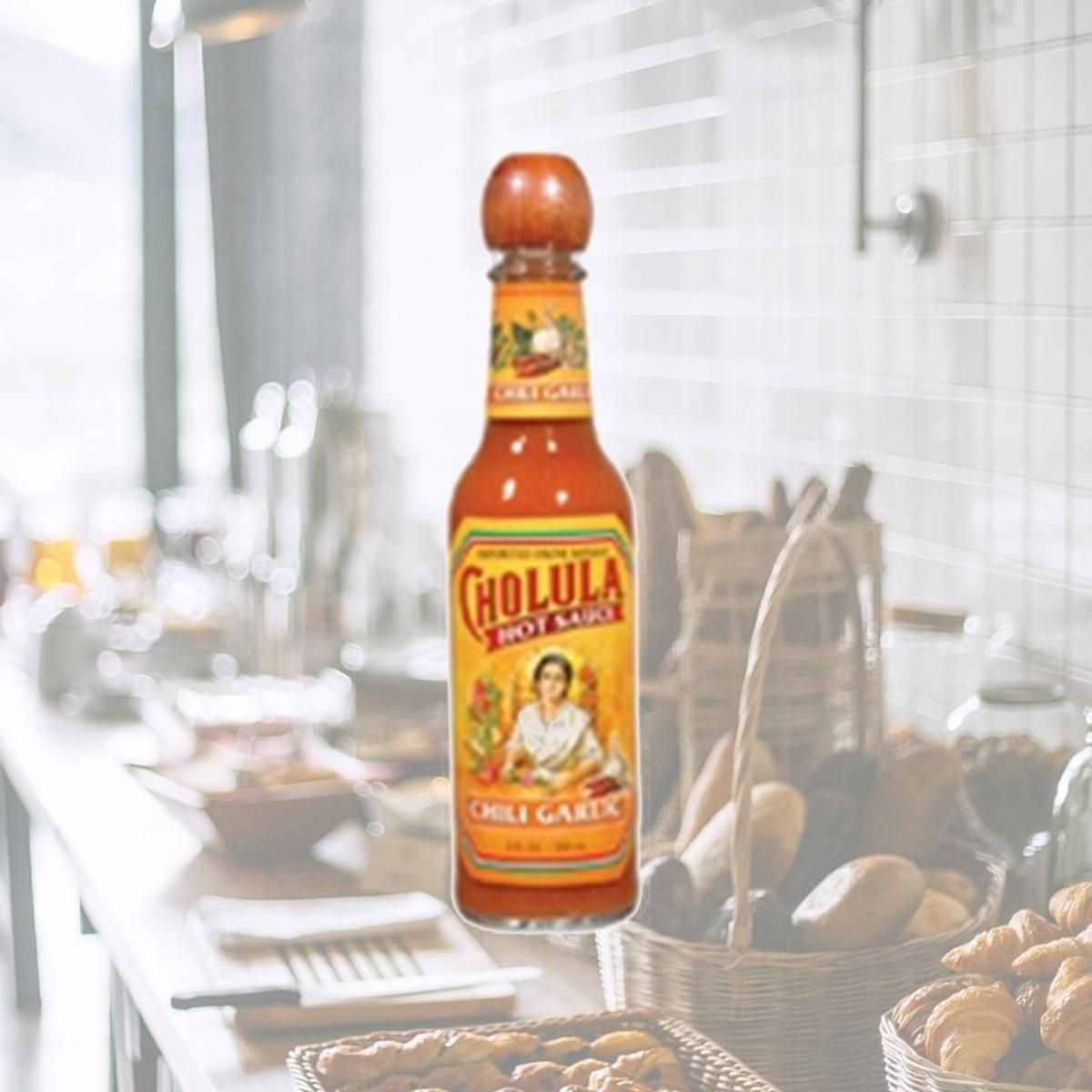 Picture of Cholula 76420 Cholula Chili Garlic Hot Sauce- 12x5 OZ