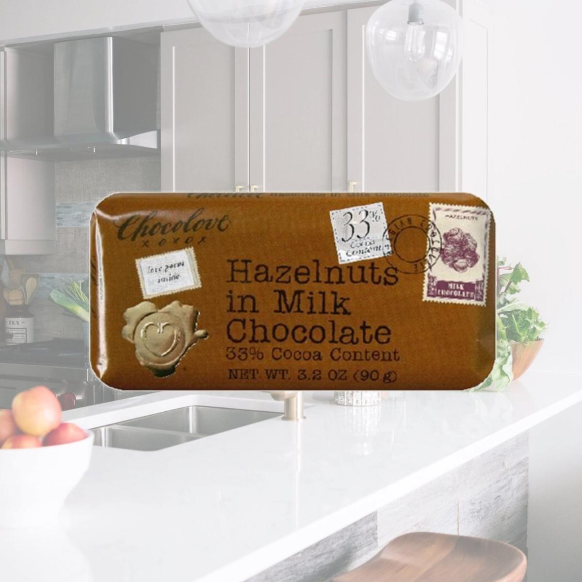 Picture of Chocolove Xoxo 30398 Milk Chocolate Bar With Hazelnut