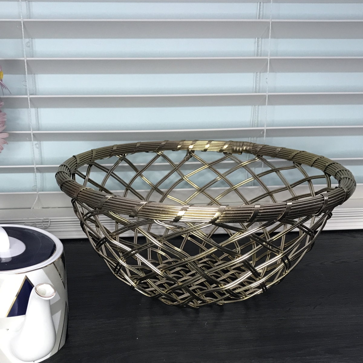 Picture of Jiallo 72403 Gold Metallic 12' round basket