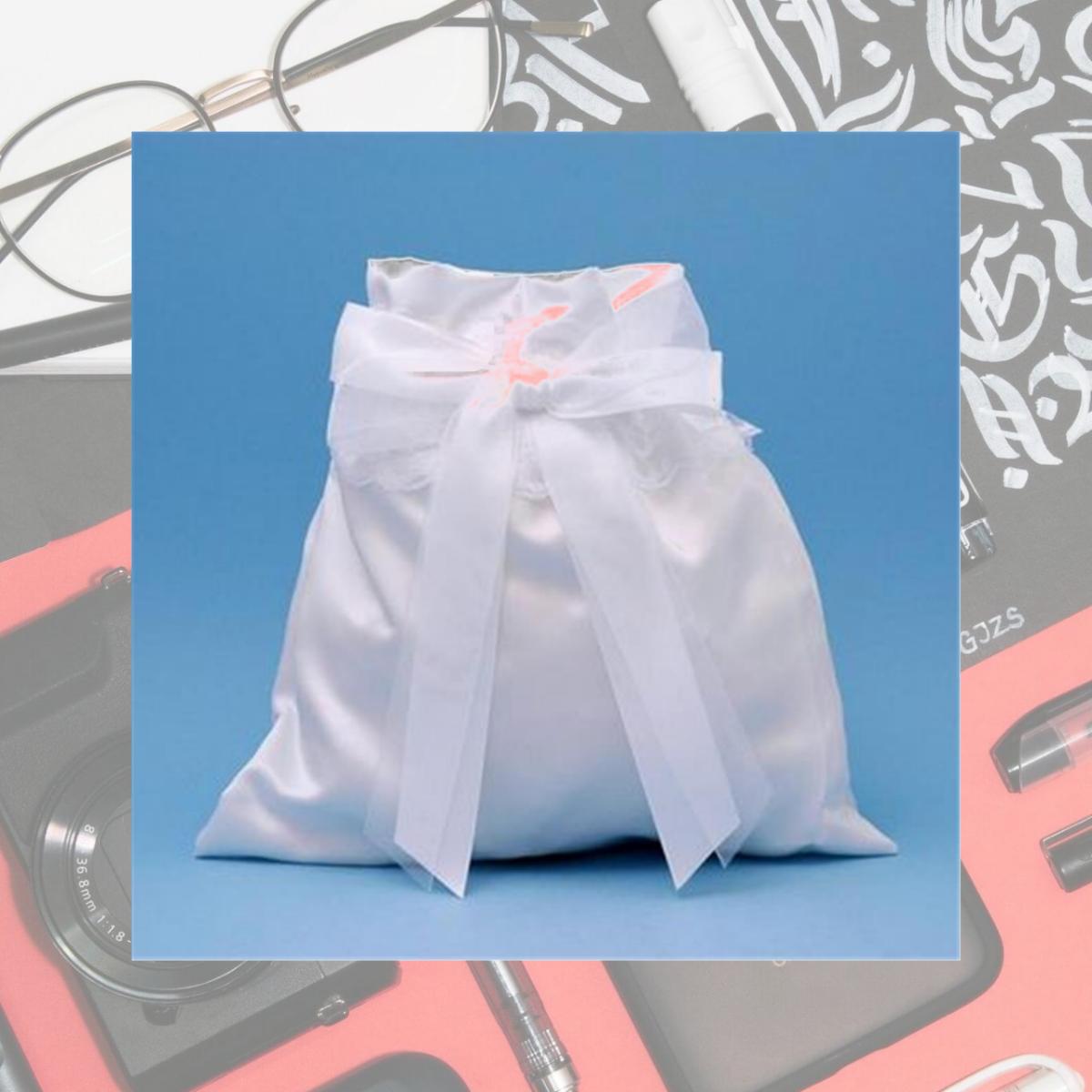 Picture of Ivy Lane Design 38M Tres Beau Bridal Money Bag in White