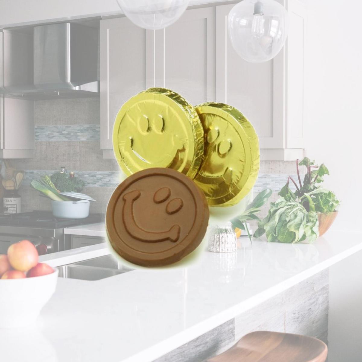 Picture of Chocolate Chocolate 325015 Smiley Face Coins - Pack of 250