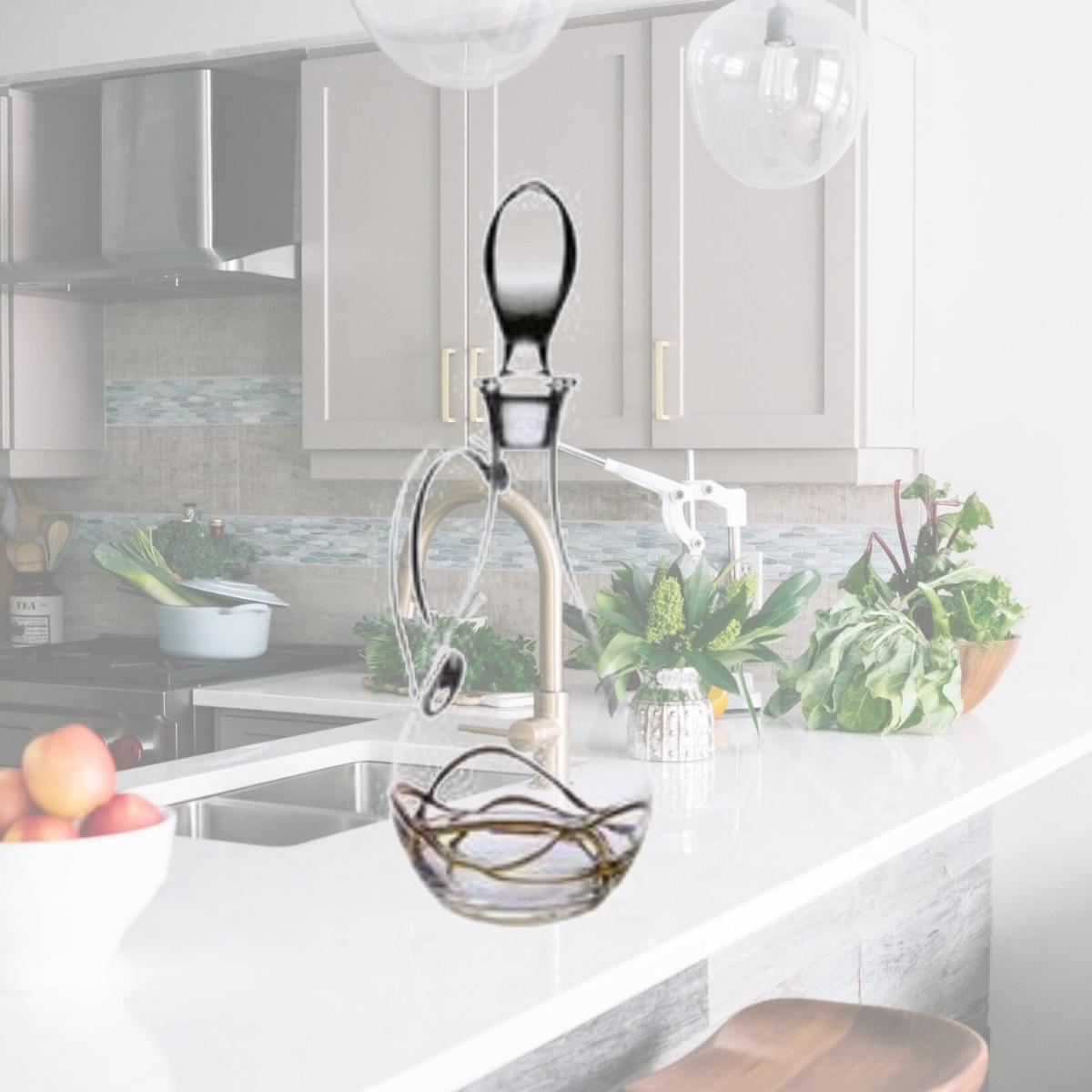 Picture of Classic Touch CSBG396 Wine Decanter 14K Gold Swirl Design with Handle & Lid - 4 x 12 in.