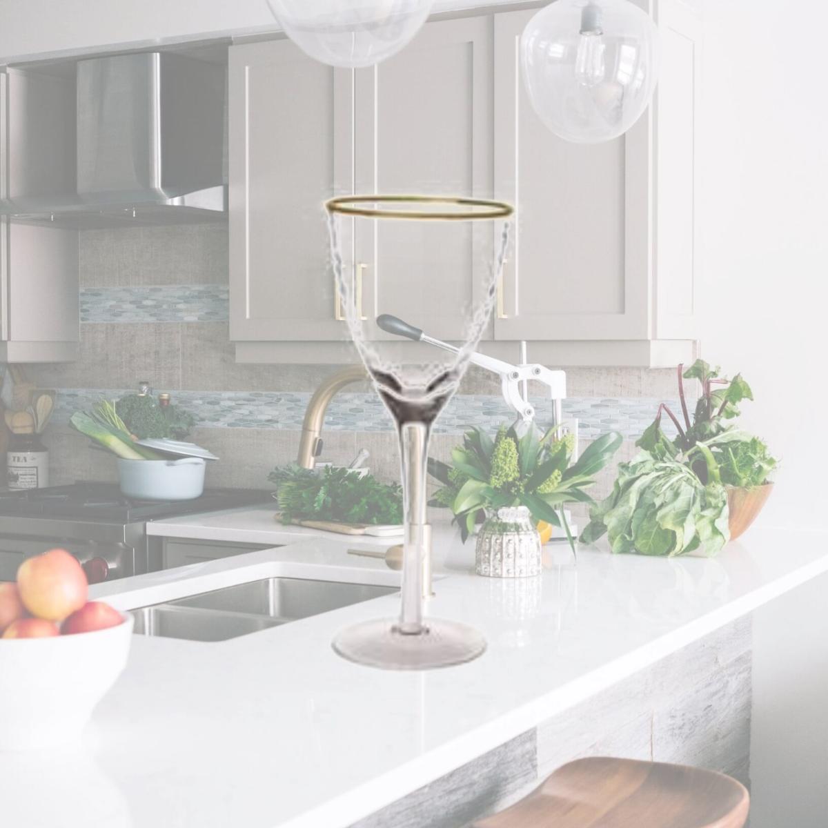 Picture of Classic Touch WAG854 Water Glasses with Gold Reflection, Set of 6