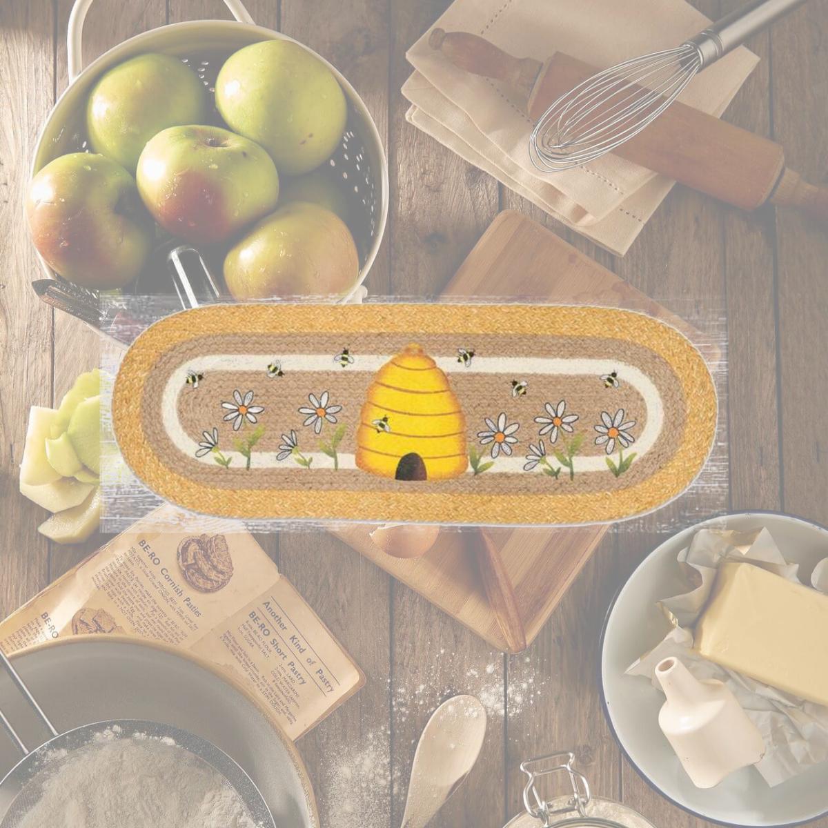 Picture of Capitol Importing 68-9-101B 13 x 36 in. Beehive Oval Table Runner