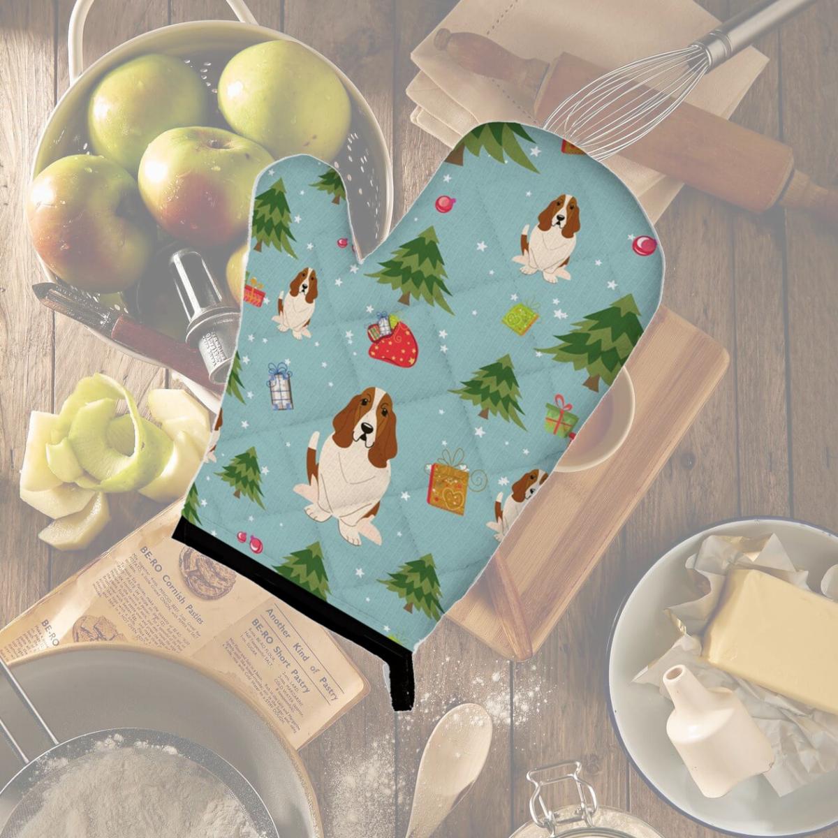 Picture of Carolines Treasures BB4681OVMT Christmas Basset Hound Oven Mitt