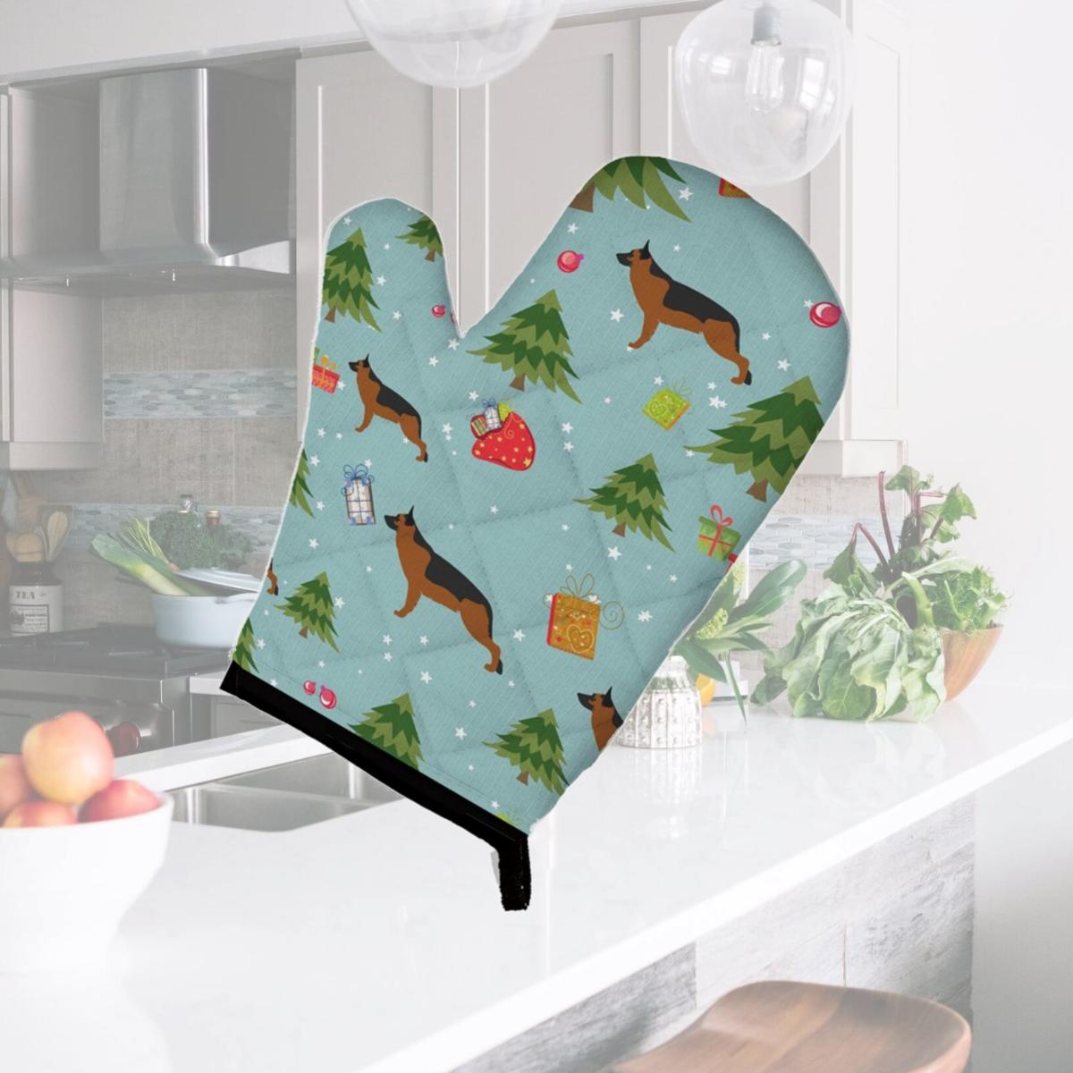 Picture of Carolines Treasures BB4848OVMT Christmas German Shepherd Oven Mitt