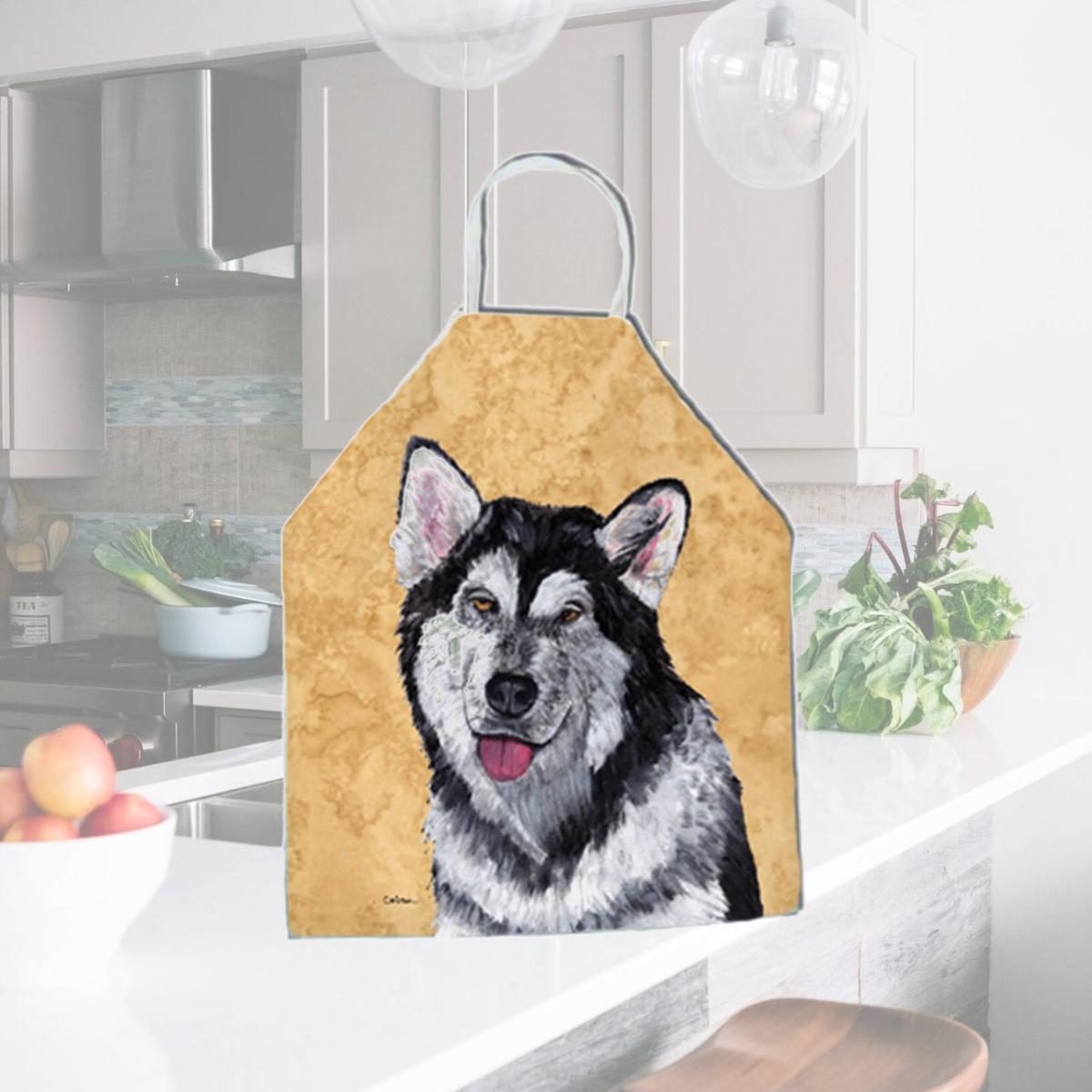 Picture of Carolines Treasures SC9507APRON 27 x 31 In. Alaskan Malamute Apron