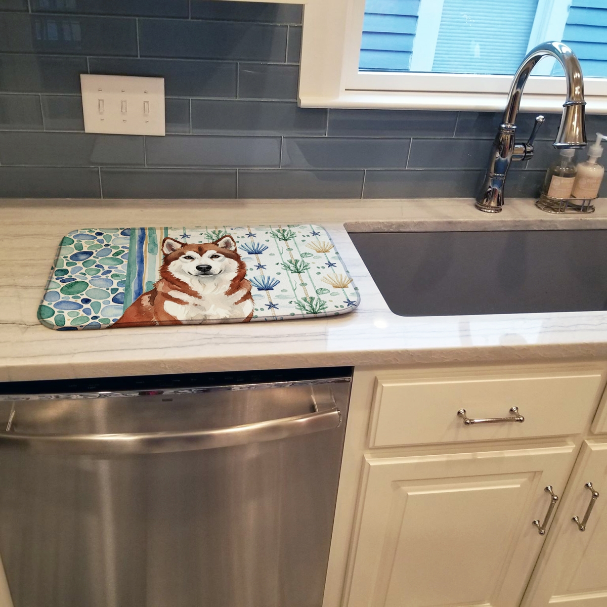 Picture of Carolines Treasures WDK6875DDM 21 x 14 in. Red & White Alaskan Malamute Coastal Sea Glass Dish Drying Mat
