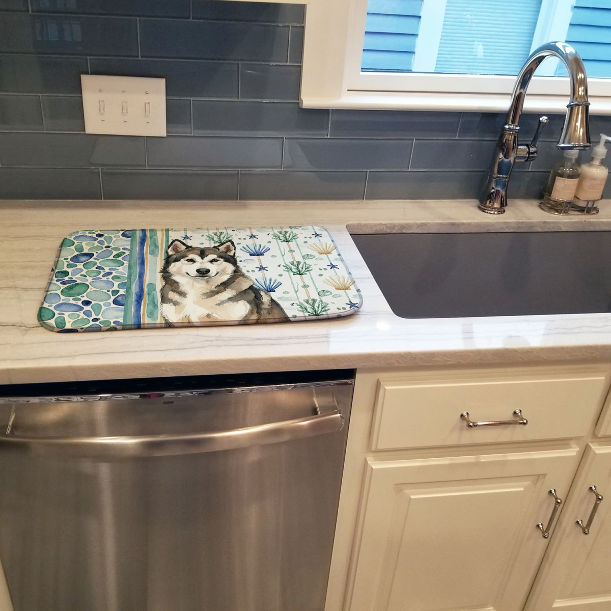 Picture of Carolines Treasures WDK6876DDM 21 x 14 in. Sable & White Alaskan Malamute Coastal Sea Glass Dish Drying Mat
