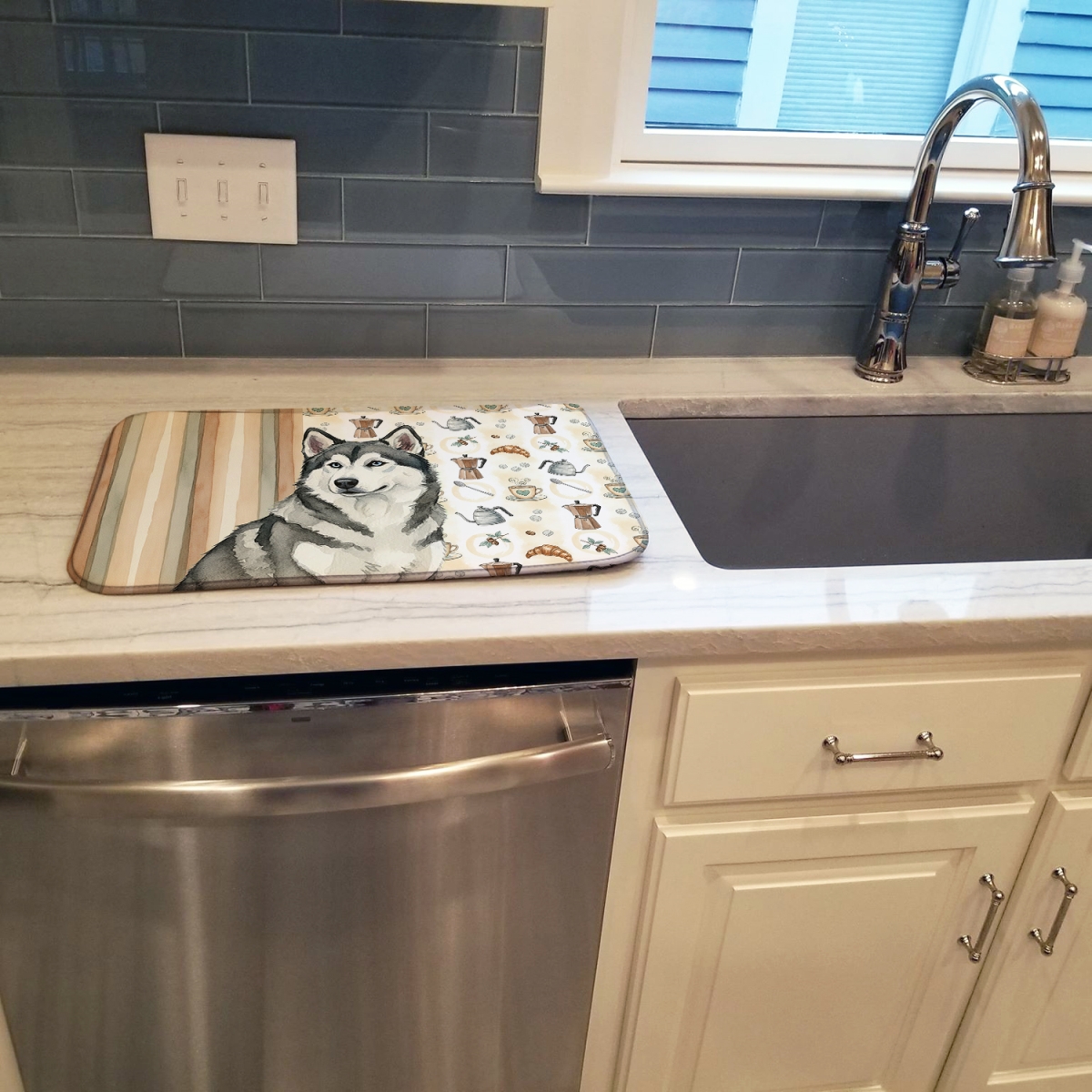 Picture of Carolines Treasures WDK7274DDM 21 x 14 in. Gray & White Alaskan Malamute Coffee Bar Dish Drying Mat