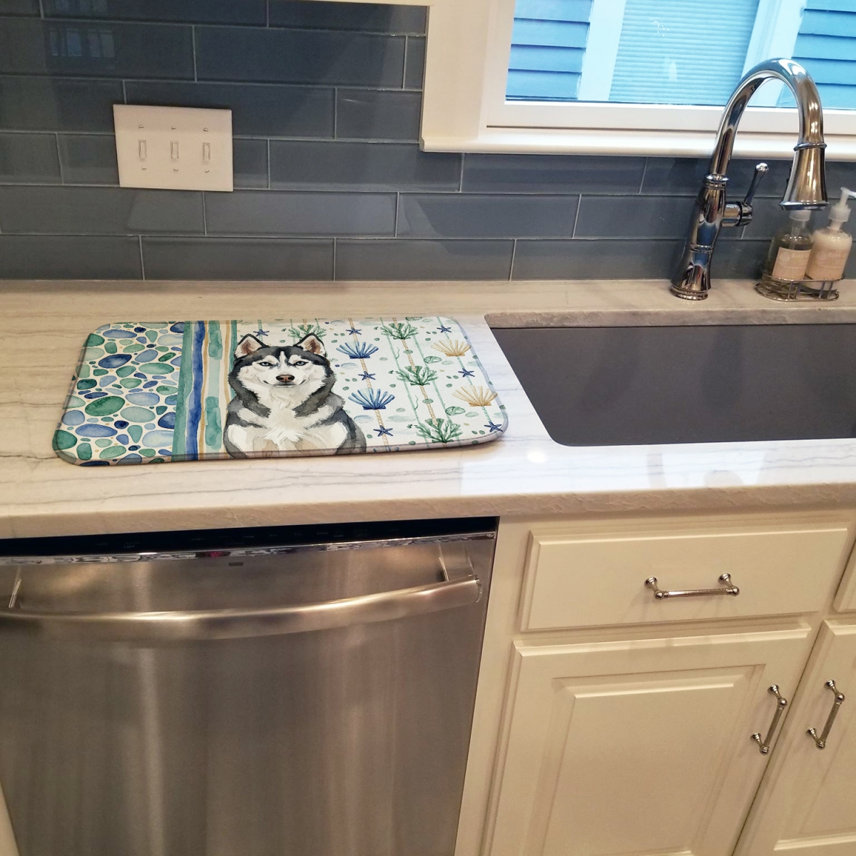 Picture of Carolines Treasures WDK7221DDM 21 x 14 in. Siberian Husky Coastal Sea Glass Dish Drying Mat