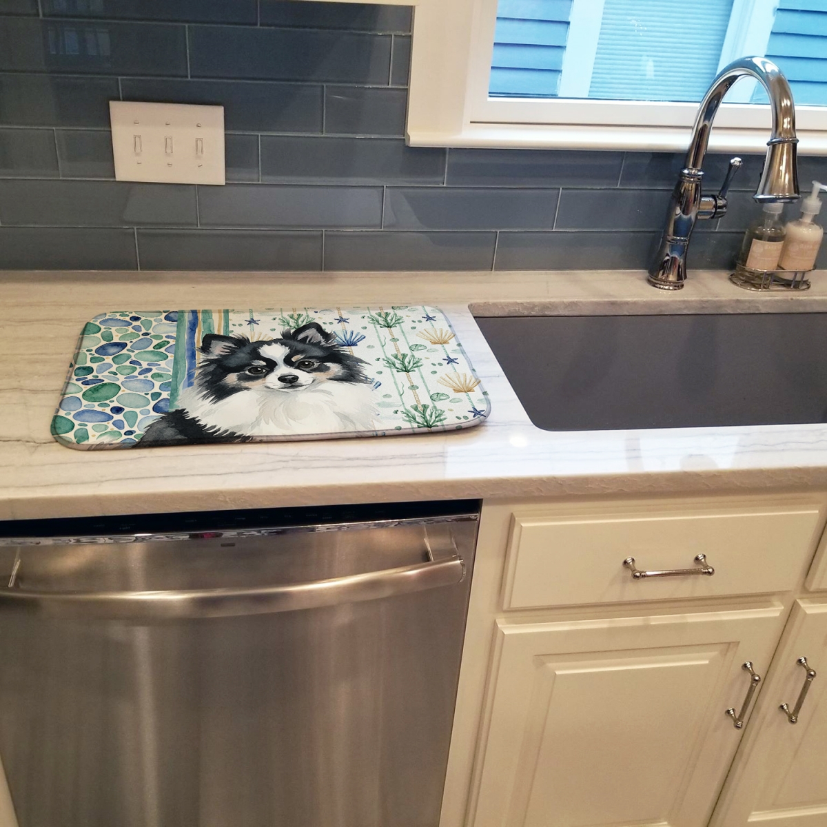 Picture of Carolines Treasures WDK7158DDM 21 x 14 in. Black & White Pomeranian Coastal Sea Glass Dish Drying Mat