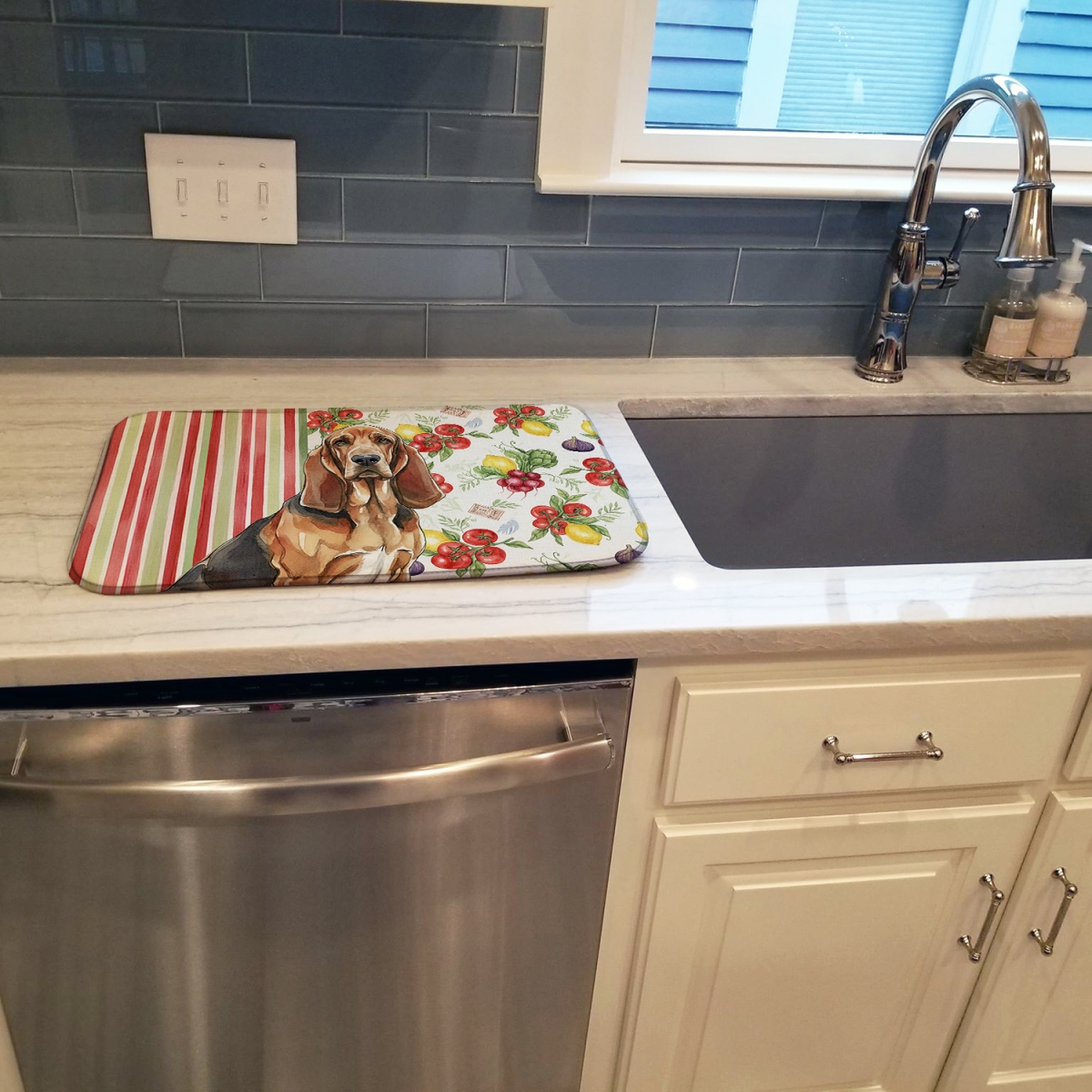Picture of Carolines Treasures WDK8118DDM 21 x 14 in. Liver & Tan Bloodhound Vegetables Dish Drying Mat