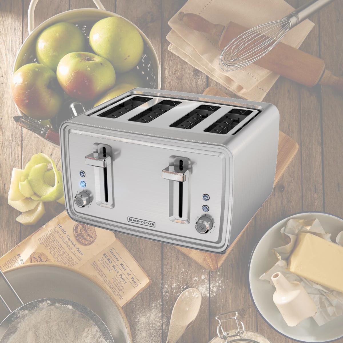 Picture of Applica TR4900SSD Black & Decker 4 Slice Toaster - Silver