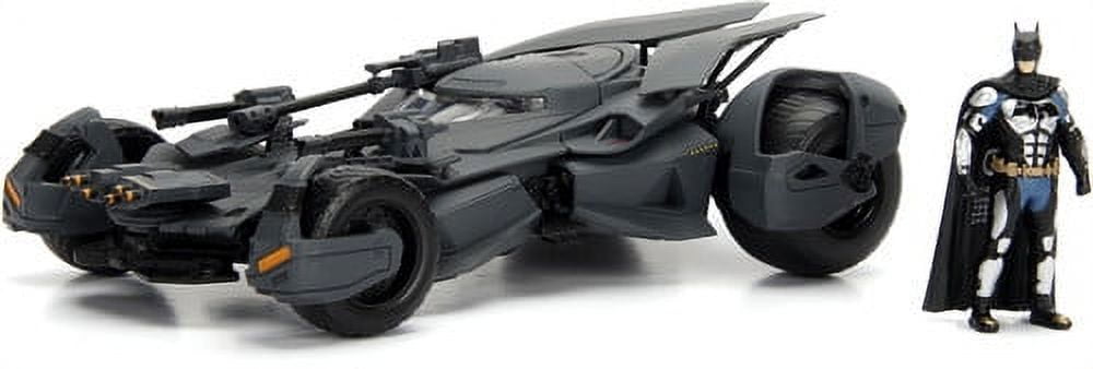 99232 1 Isto 24 2017 Justice League Batmobile With Diecast Batman Figure Diecast Model Car