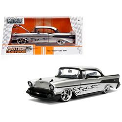 1 Isto 24 1957 Chevrolet Bel Air With Flames Diecast Model Car, Silver