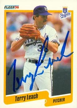 97518 Terry Leach Autographed Baseball Card Kansas City Royals 1990 Fleer No. 111