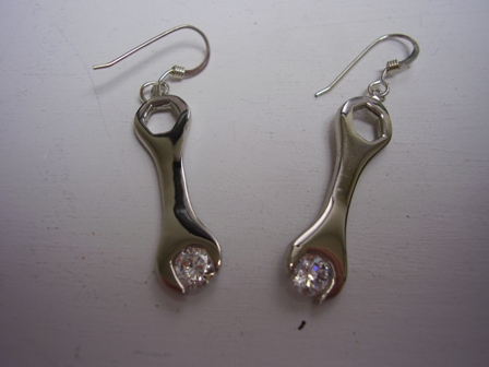 Hrr-016e Wrench Earrings With Cubic Zirconia