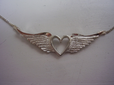 Hrr-008p Winged Heart Necklace