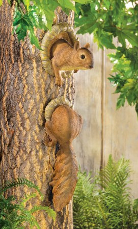 57070092 Woodland Squirrel Tree Decor