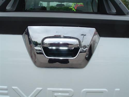 UPC 822013002020 product image for INT TRIM TFP 489D Tail Gate Handle Cover | upcitemdb.com