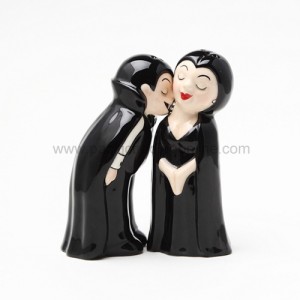8350 4 In. Love At First Bite Salt And Pepper Shakers