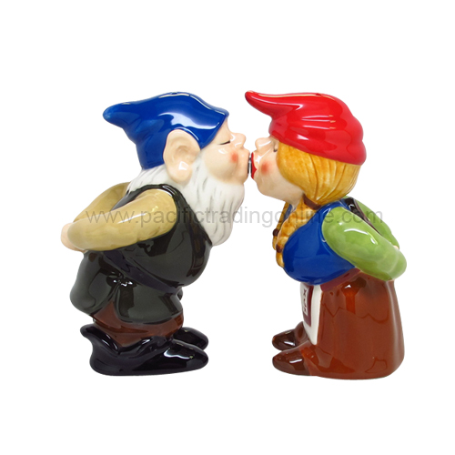 9081 4 In. Gnomes Salt And Pepper Shakers