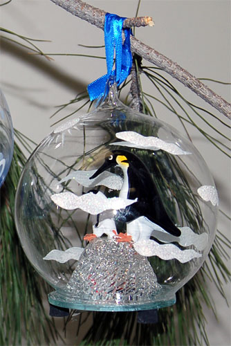 Hd-0311 4 In. Dia. Light Up Glass Ornament - Mom & Baby Penguin