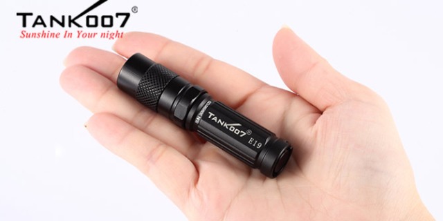 E19 3mode R5 Mini Every Day Carry Flashlight, 1 X Aa Battery