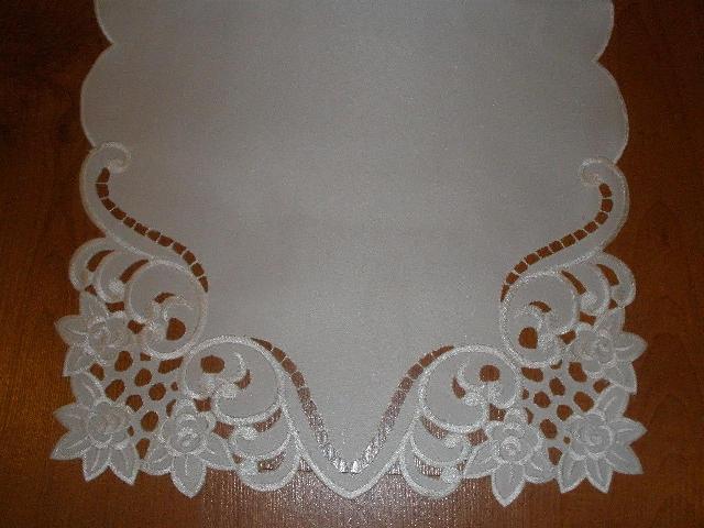 Rc0446-12 12 In. Embroidered Roses And Lacy Cutwork Doilies, Ivory