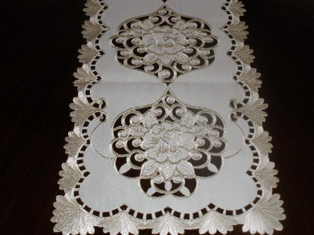 Ly0045-16-2pk 16 In. Embroidered Rose Cutwork Doilies, Ivory