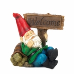10015673 Welcome Gnome Solar Statue