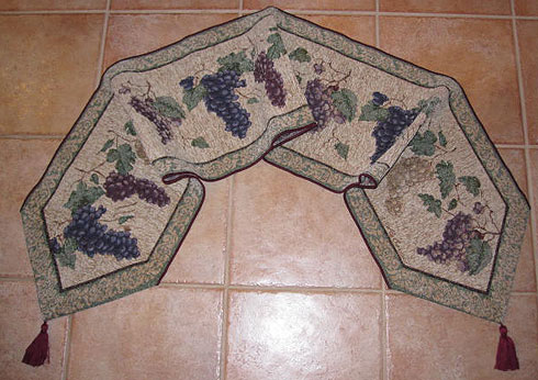 UPC 725734385963 product image for Charlotte Home Furnishings WW-5804-8164 Vintage Grapes Table Runner Table Mat Be | upcitemdb.com