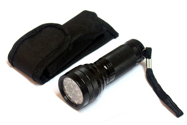 7858 21 Led Metal Flashlight With Nylon Carrying Case, Black , 4 In.