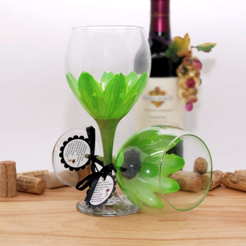 Da-li Daisy Painted Wine Glass, Lime