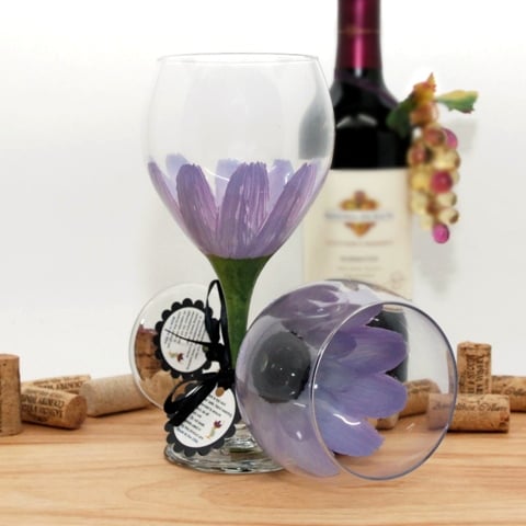 Da-li Daisy Painted Wine Glass, Lilac
