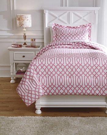 UPC 024052323139 product image for Ashley Q758011T Signature Design Accessory Loomis Twin Comforter Set Pink | upcitemdb.com