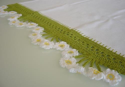 Ttt-078 Hand Crocheted Little Daisy Tea Towel