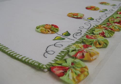 Ttt-080 Hand Crocheted Flower Fuxico Tea Towel