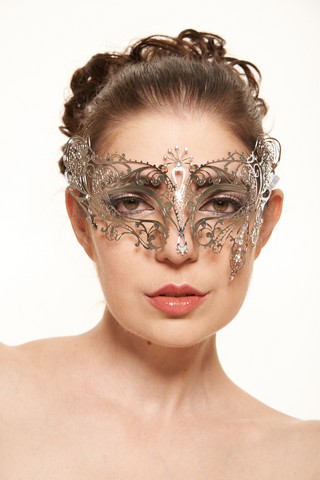 Kayso Bb006sl Silver With Clear Rhinestones Luxury Arrogant Metal Laser Cut Masquerade Mask - One Size