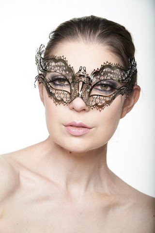 Kayso K2002sl Mysterious Elegance Silver Laser Cut Masquerade Mask With Clear Rhinestones - One Size