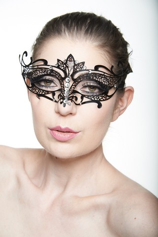 Kayso K2004bk Regal Black Floral Laser Cut Masquerade Mask With Clear Rhinestones - One Size